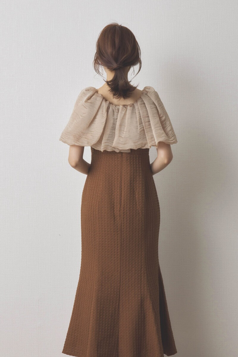 ブラウンの2WAYオフショルマーメイドドレス