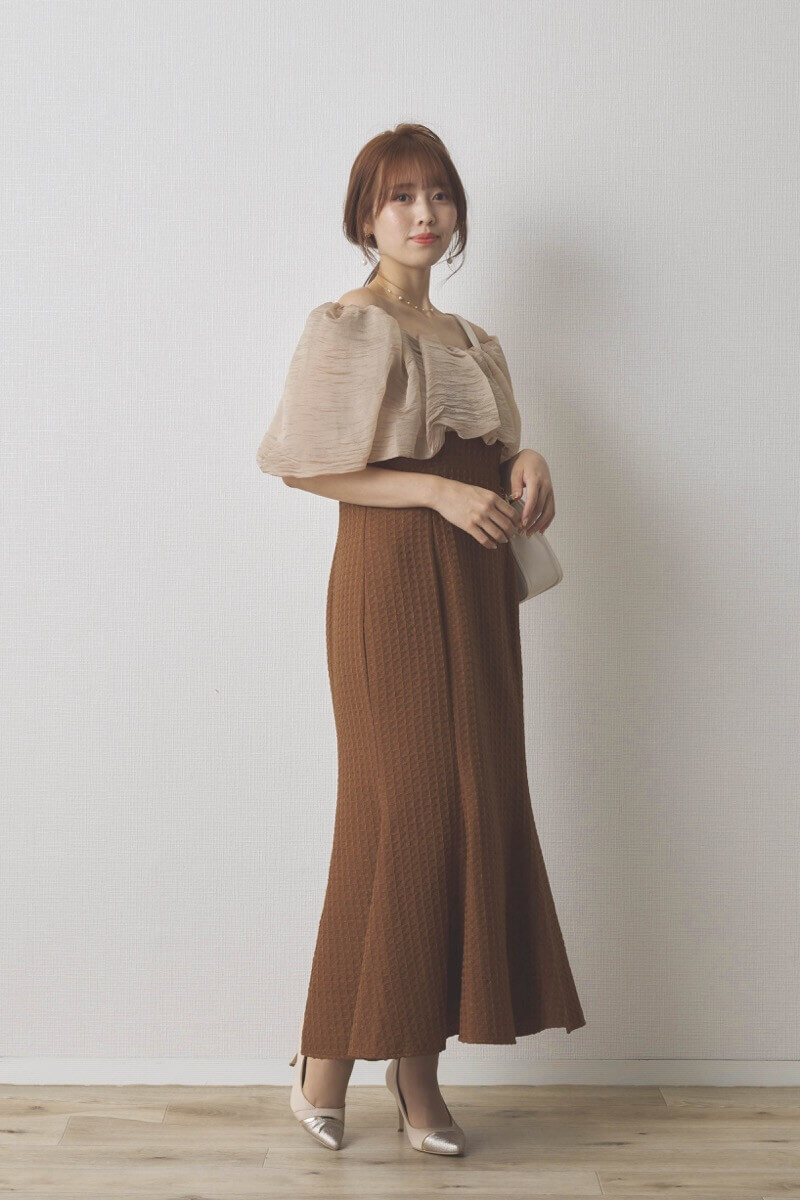 ブラウンの2WAYオフショルマーメイドドレス