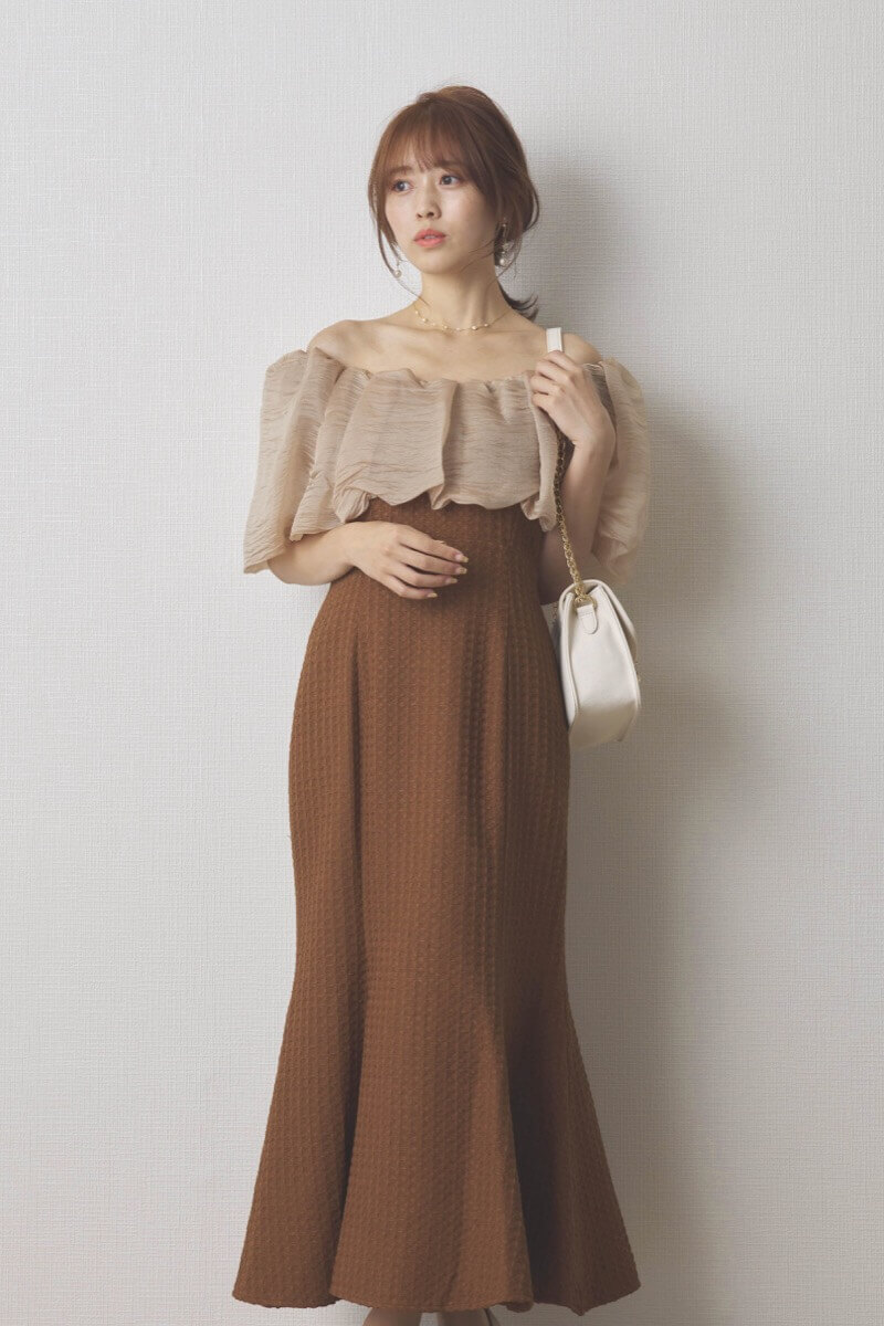 ブラウンの2WAYオフショルマーメイドドレス