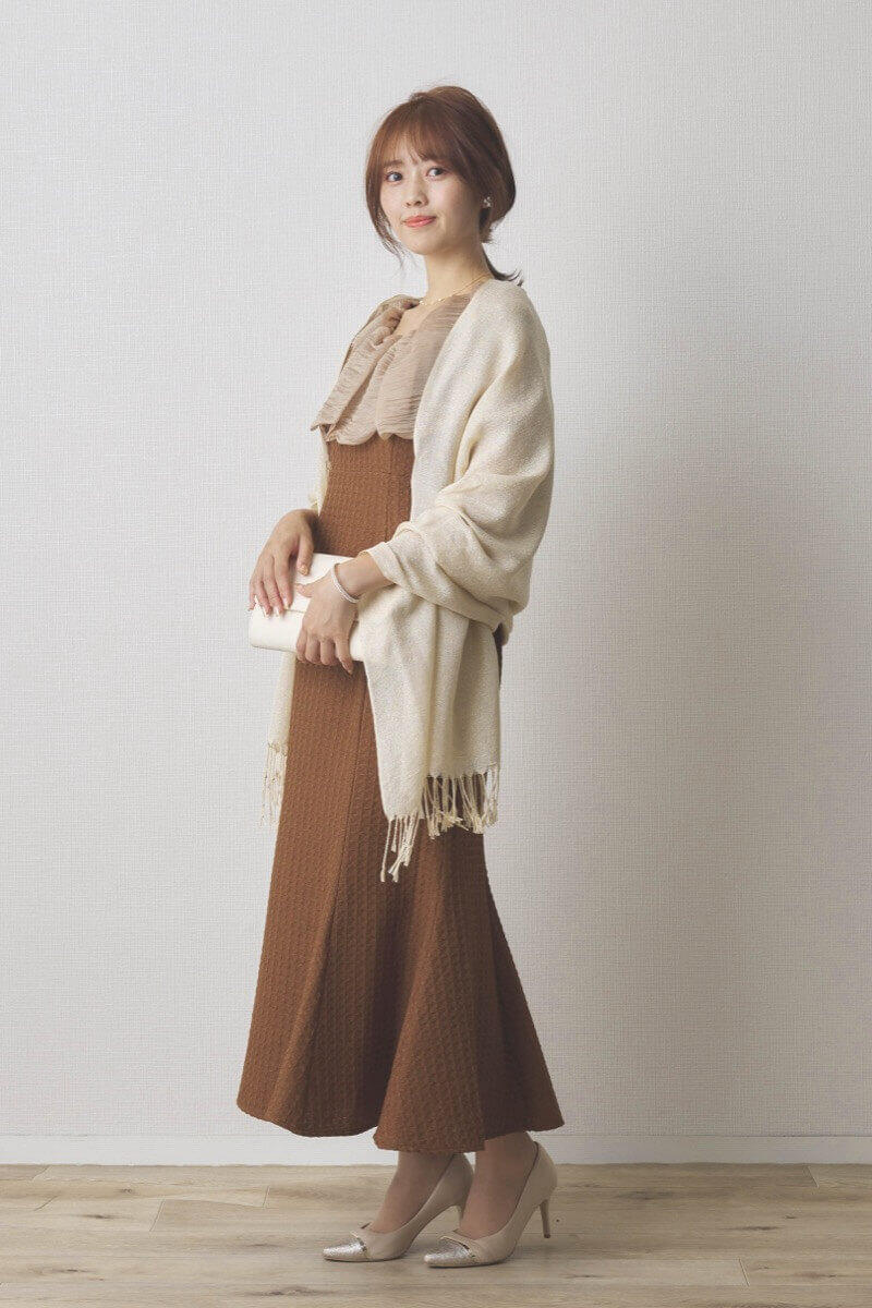 ブラウンの2WAYオフショルマーメイドドレス