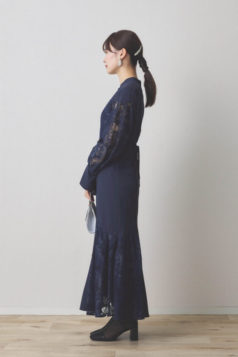 ネイビーのスイッチングレースマーメイドドレス