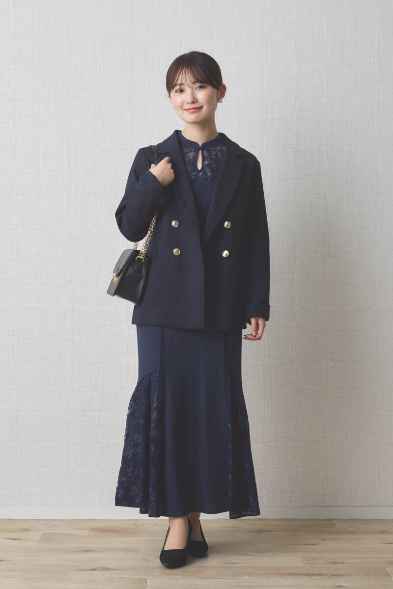 ネイビーのスイッチングレースマーメイドドレス