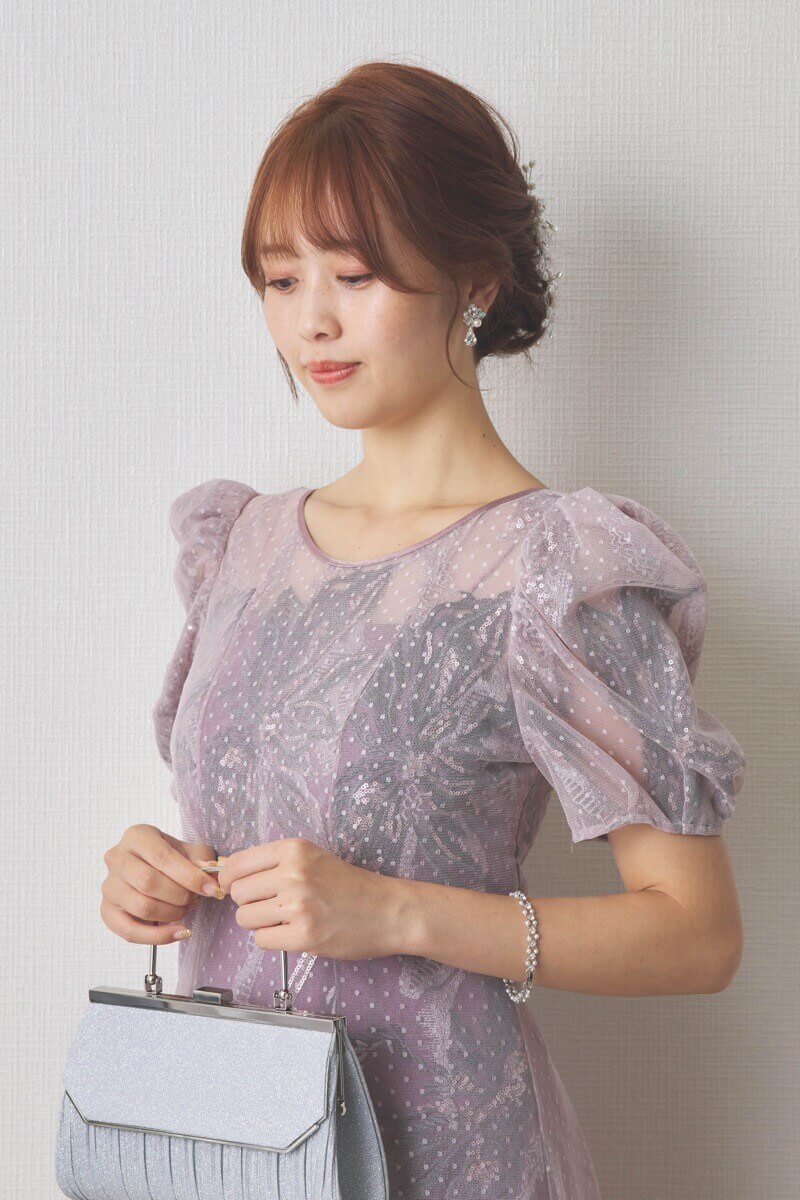 ラベンダーのバックオープンチュールドレス