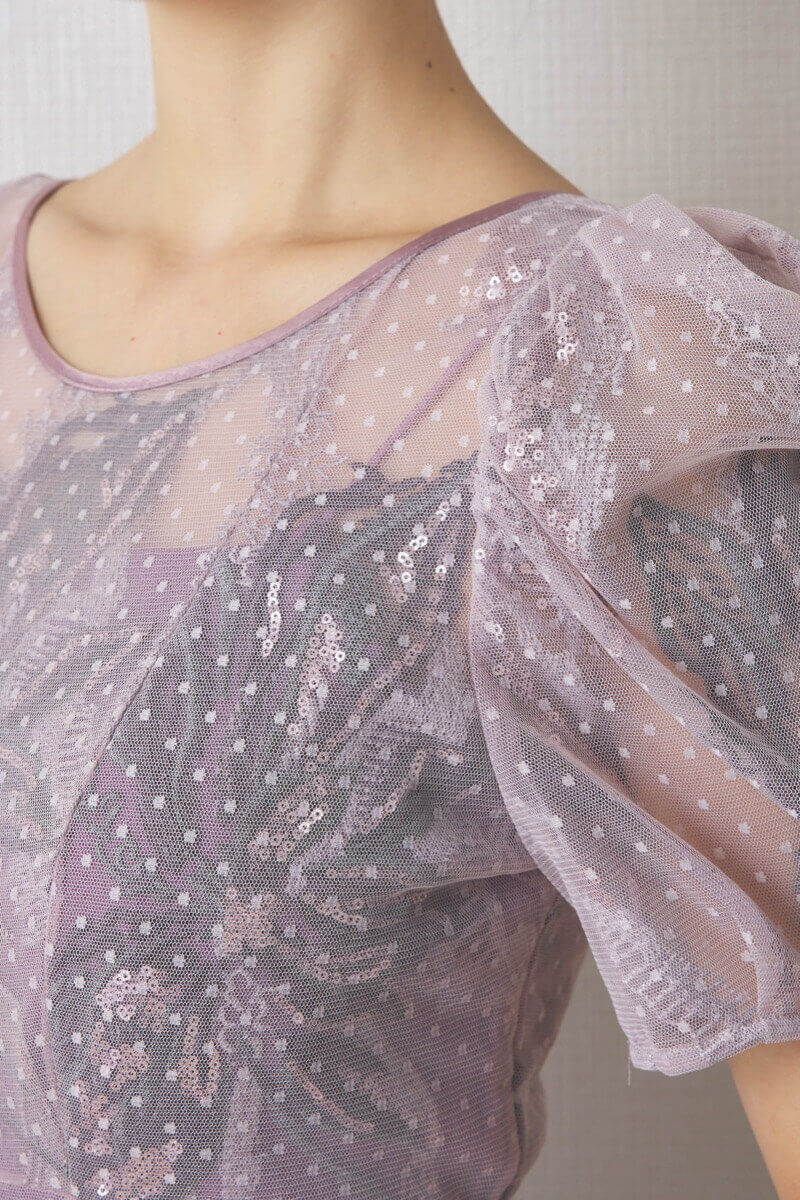 ラベンダーのバックオープンチュールドレス