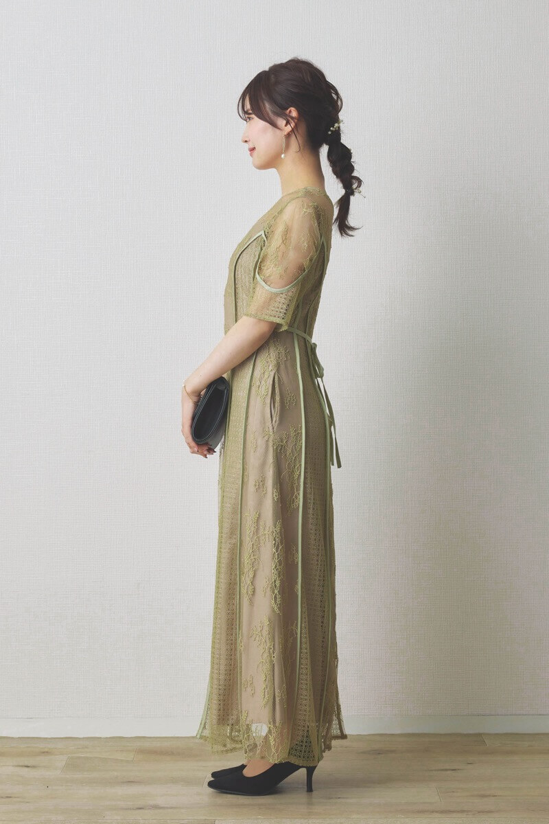 ライトグリーンのパネルレースドレス