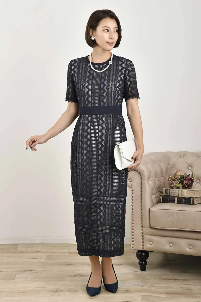 ネイビーのジオメトリック柄レースドレス
