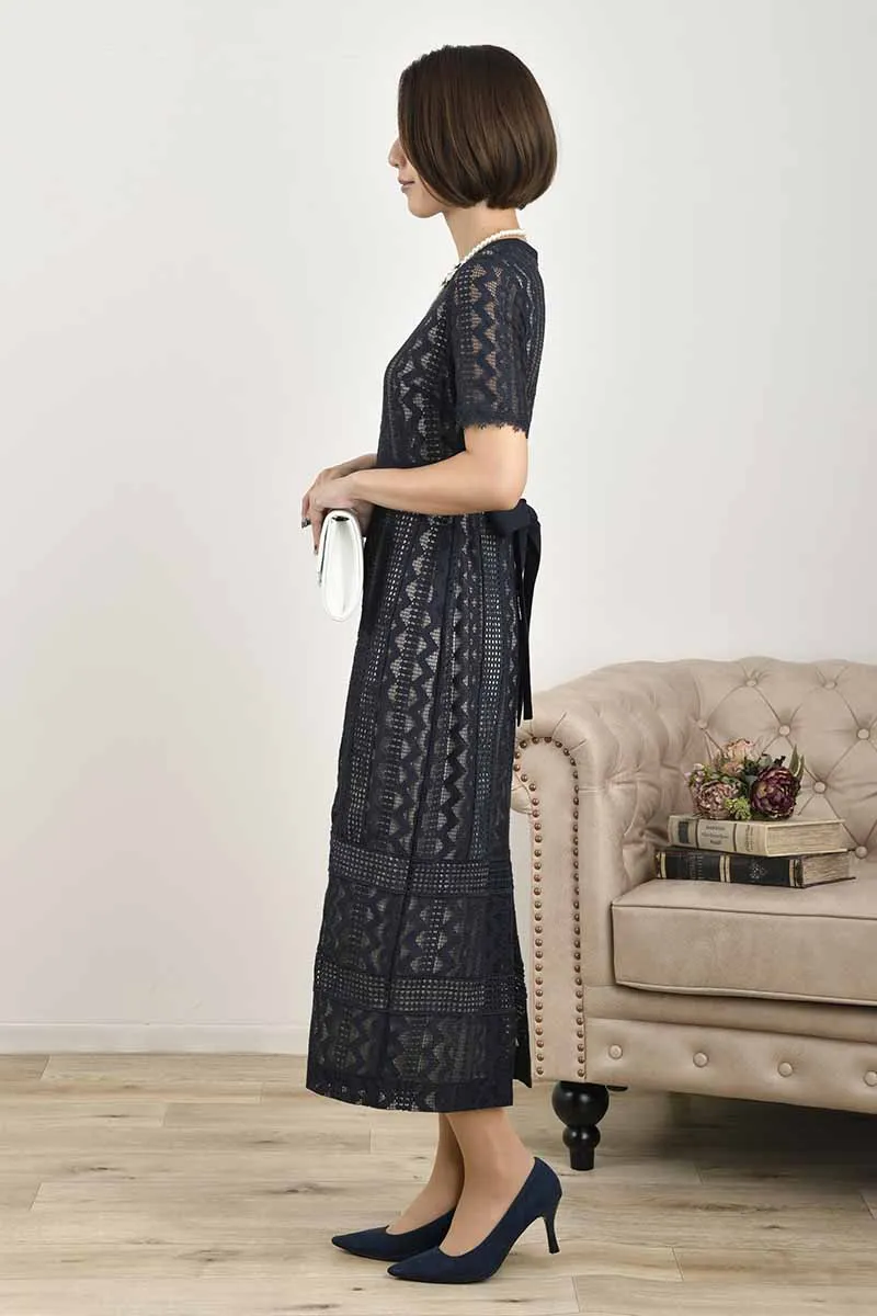 ネイビーのジオメトリック柄レースドレス