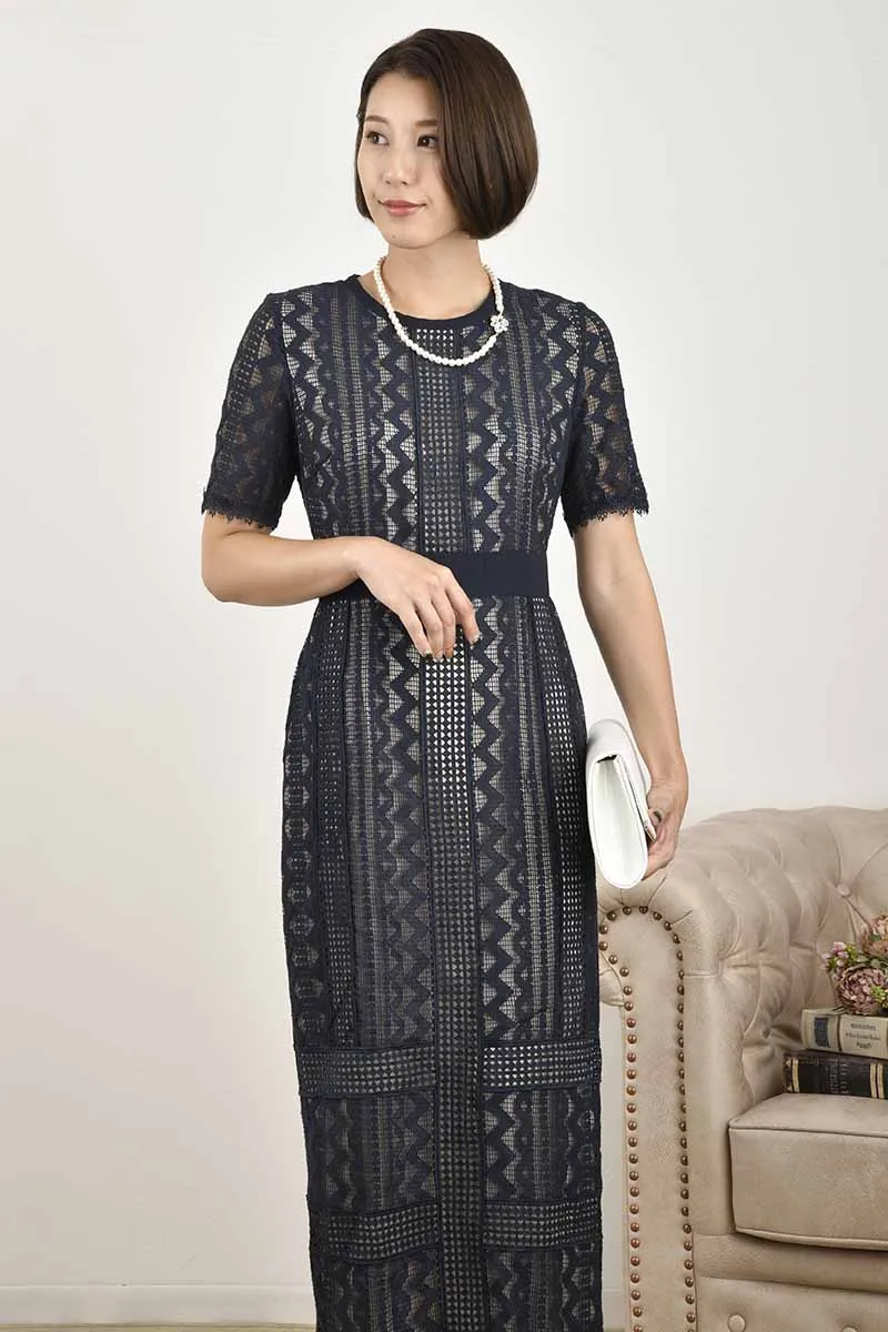 ネイビーのジオメトリック柄レースドレス