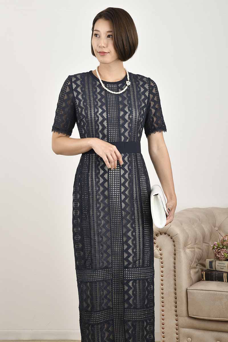 ネイビーのジオメトリック柄レースドレス