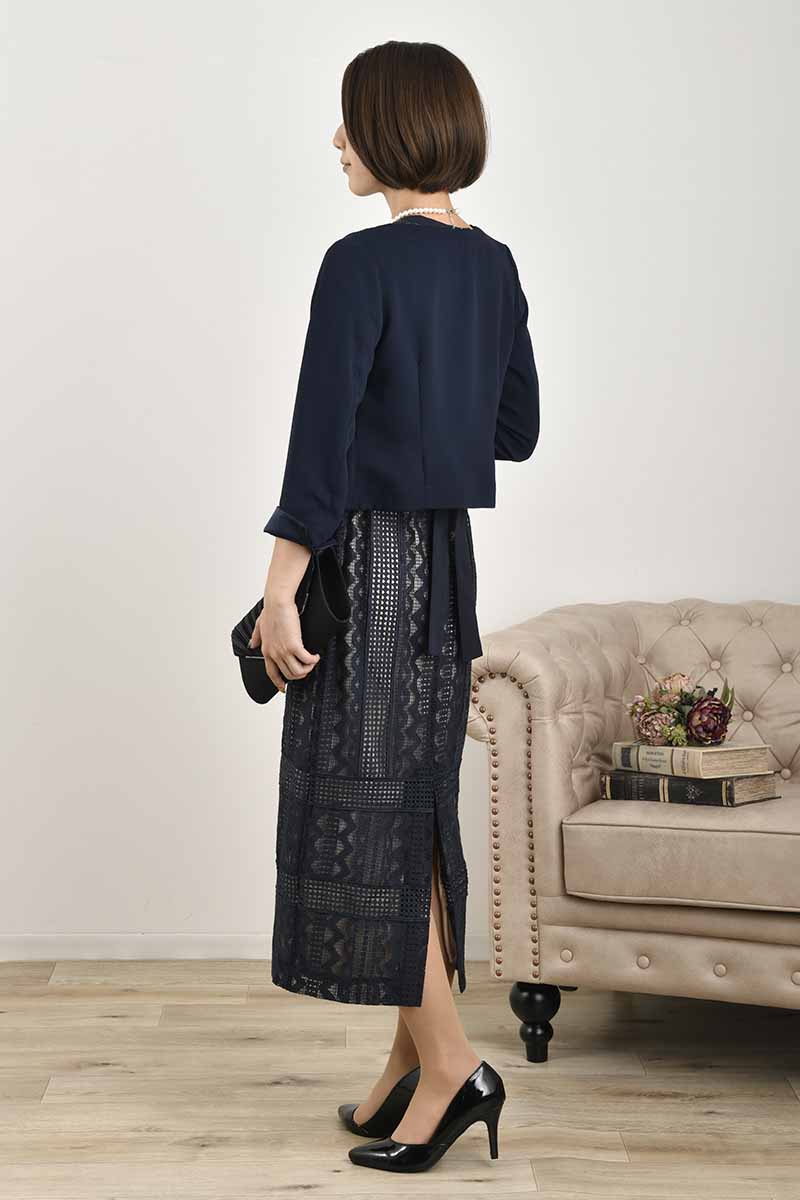 ネイビーのジオメトリック柄レースドレス