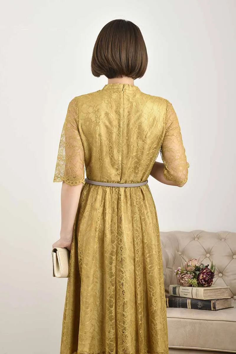 マスタードイエローのプチハイネック総レースドレス