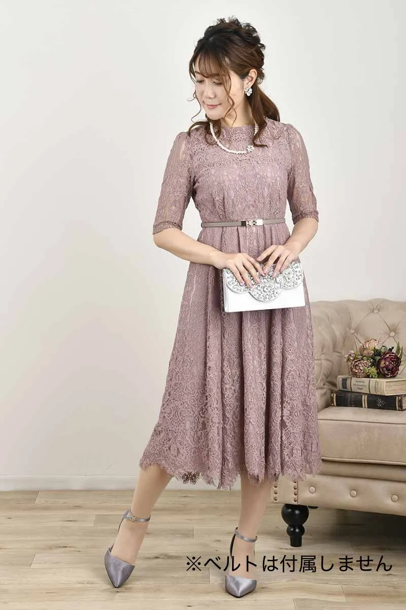 ピンクのアンティークライクレースドレス