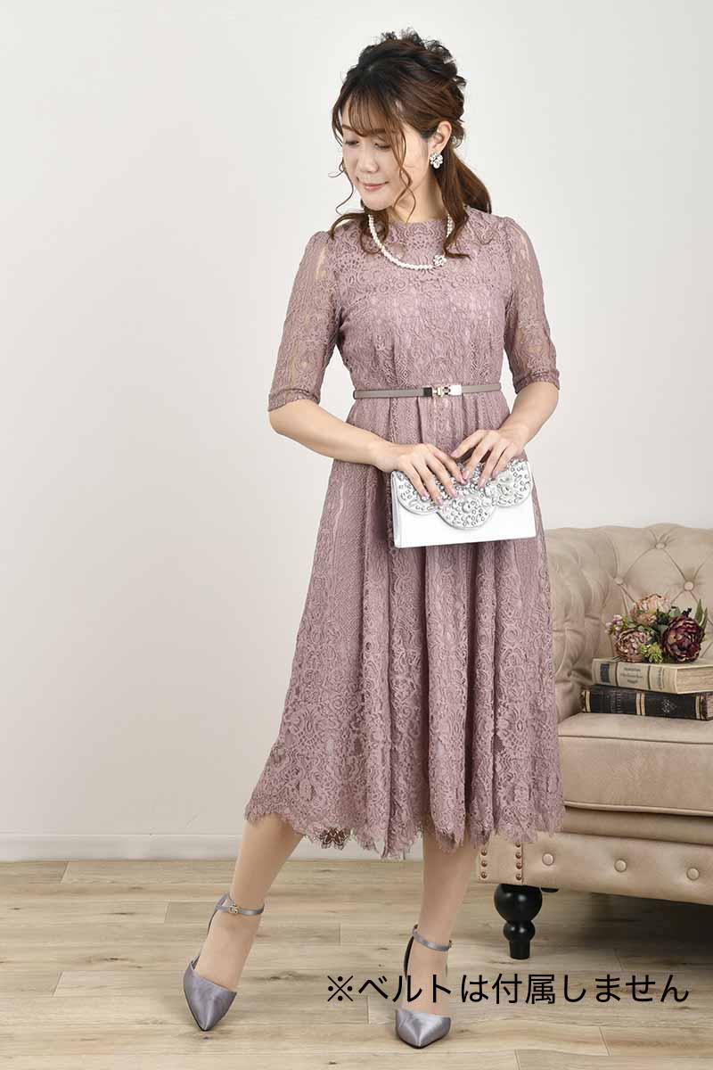 ピンクのアンティークライクレースドレス