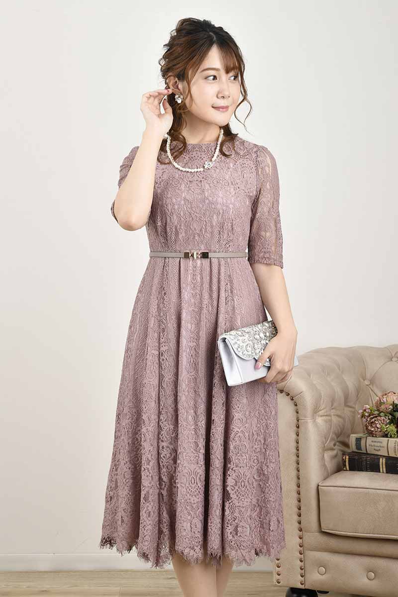 ピンクのアンティークライクレースドレス