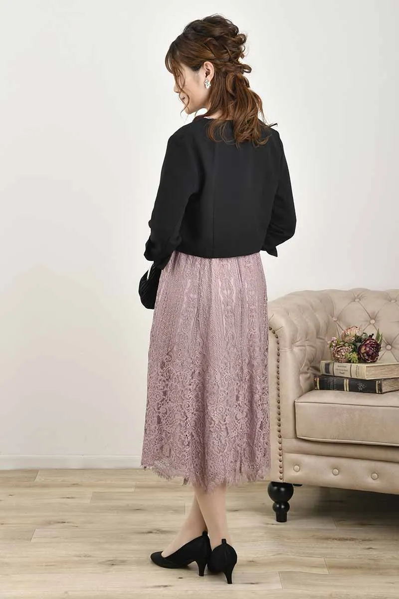 ピンクのアンティークライクレースドレス