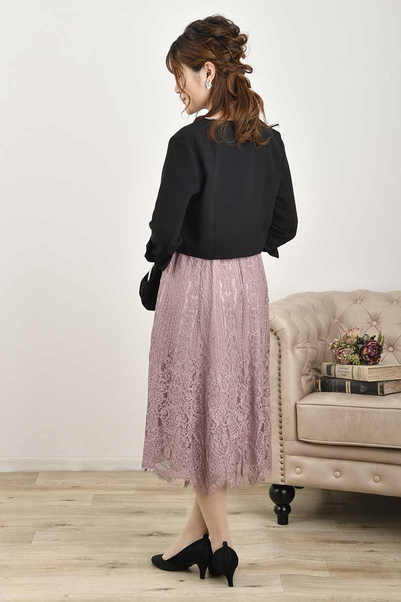 ピンクのアンティークライクレースドレス