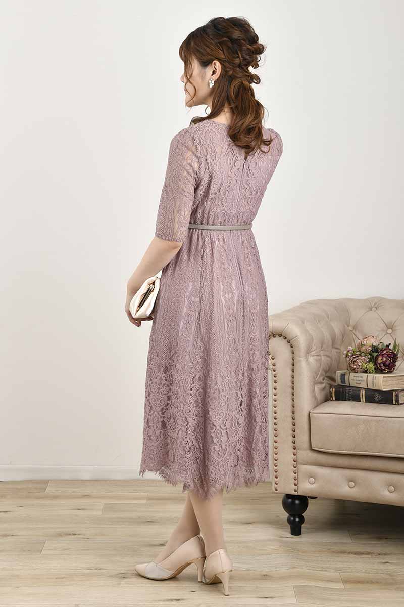 ピンクのアンティークライクレースドレス