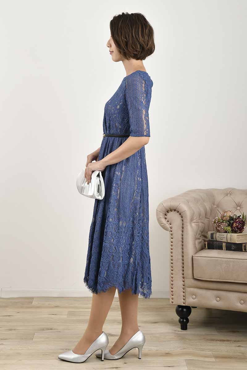 ブルーのアンティークライクレースドレス