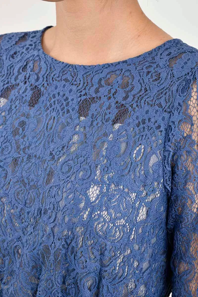 ブルーのアンティークライクレースドレス