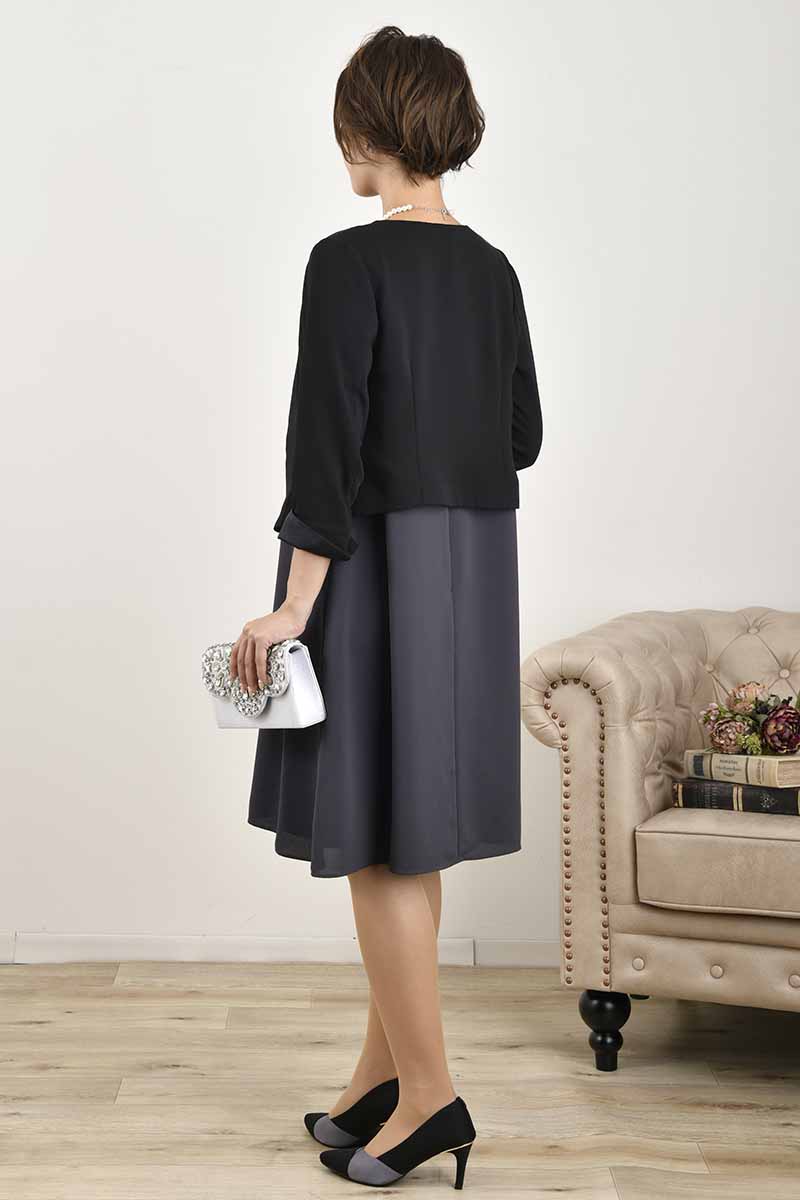 グレーのフレアレーススリーブAラインドレス