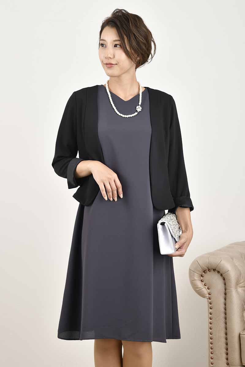 グレーのフレアレーススリーブAラインドレス