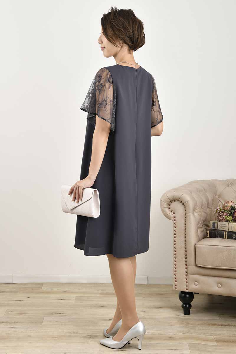 グレーのフレアレーススリーブAラインドレス