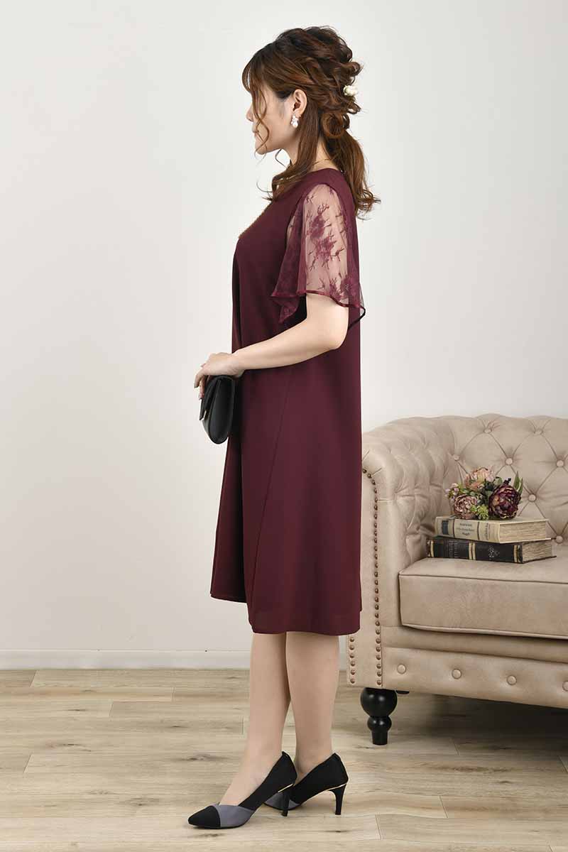 ワインレッドのフレアレーススリーブAラインドレス