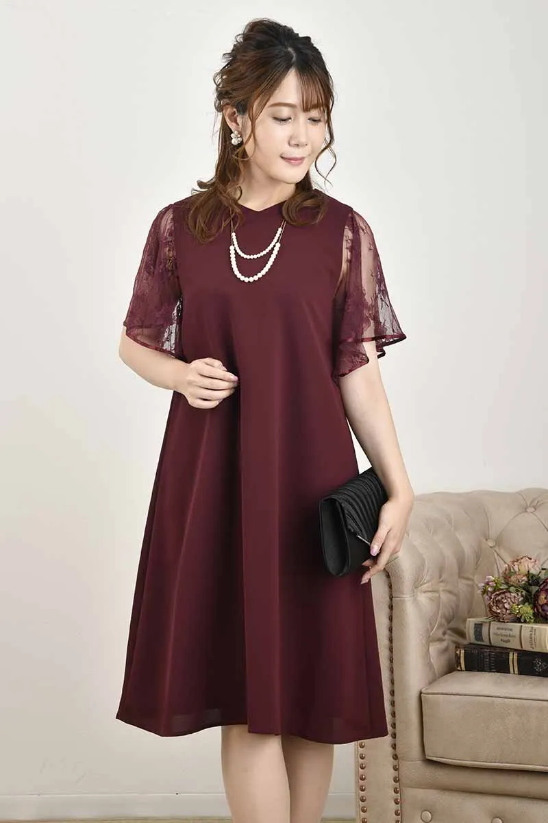 ワインレッドのフレアレーススリーブAラインドレス