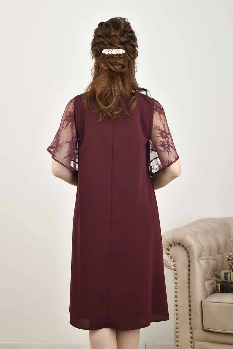 ワインレッドのフレアレーススリーブAラインドレス