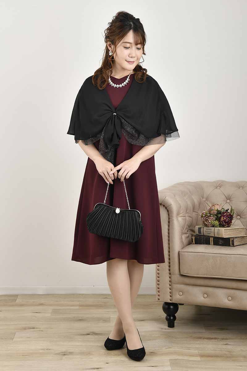 ワインレッドのフレアレーススリーブAラインドレス