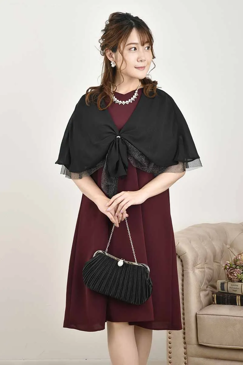 ワインレッドのフレアレーススリーブAラインドレス