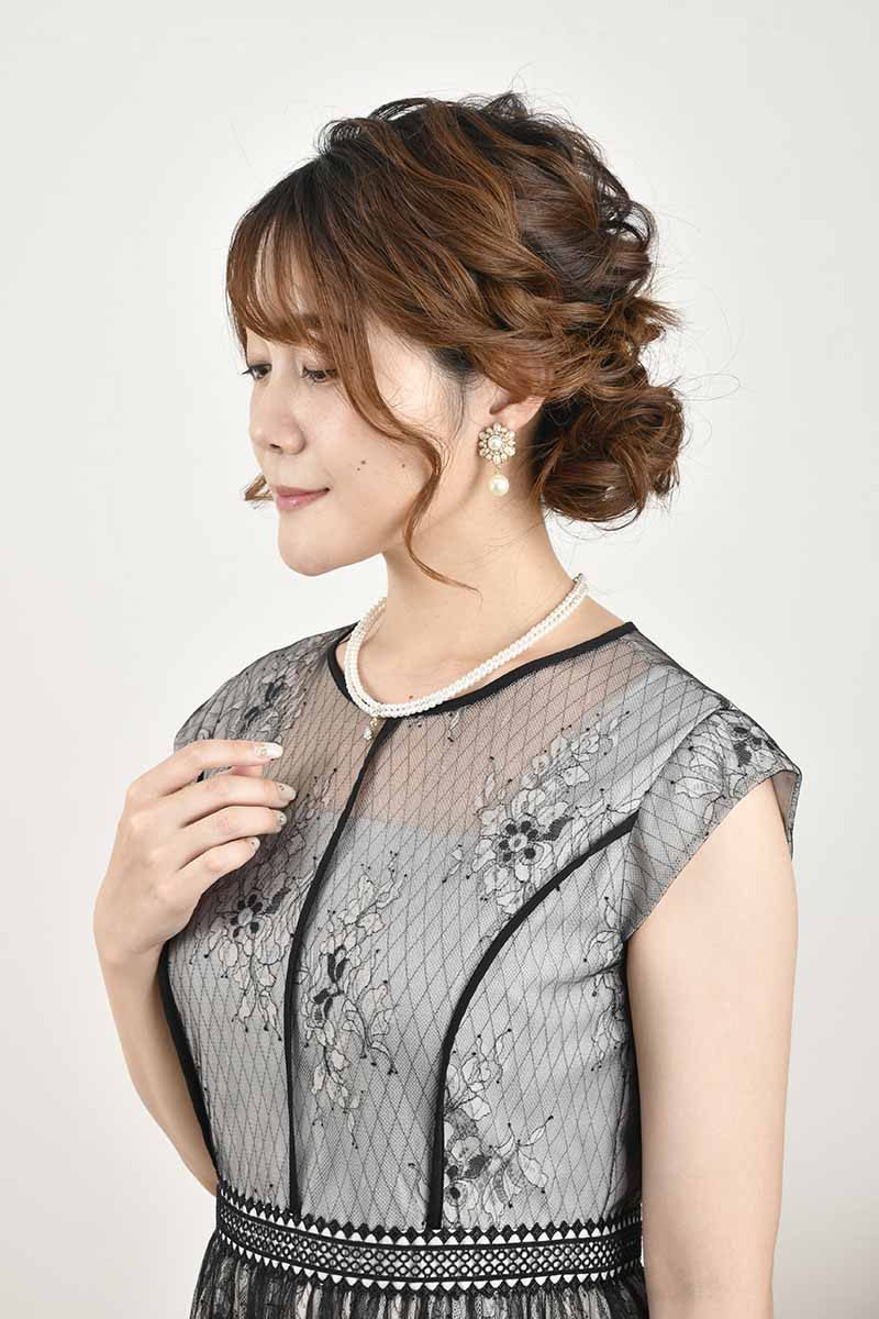 ブラック×グレーのチュールレースギャザードレス