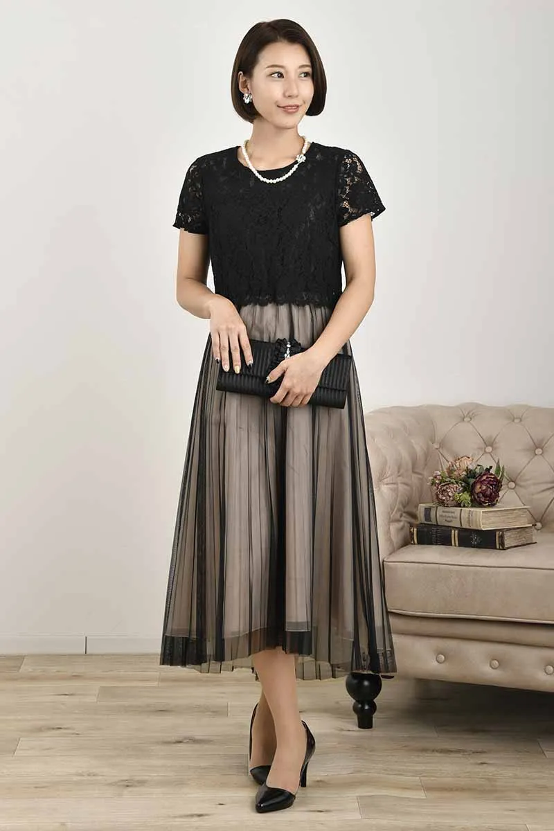 ブラックのレースコンビチュールドレス