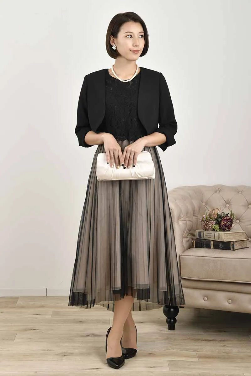 ブラックのレースコンビチュールドレス