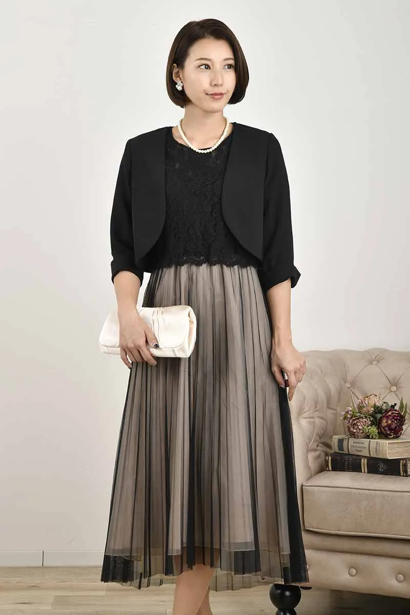 ブラックのレースコンビチュールドレス