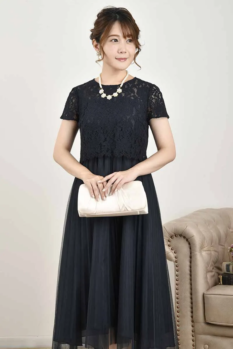 ネイビーのレースコンビチュールドレス