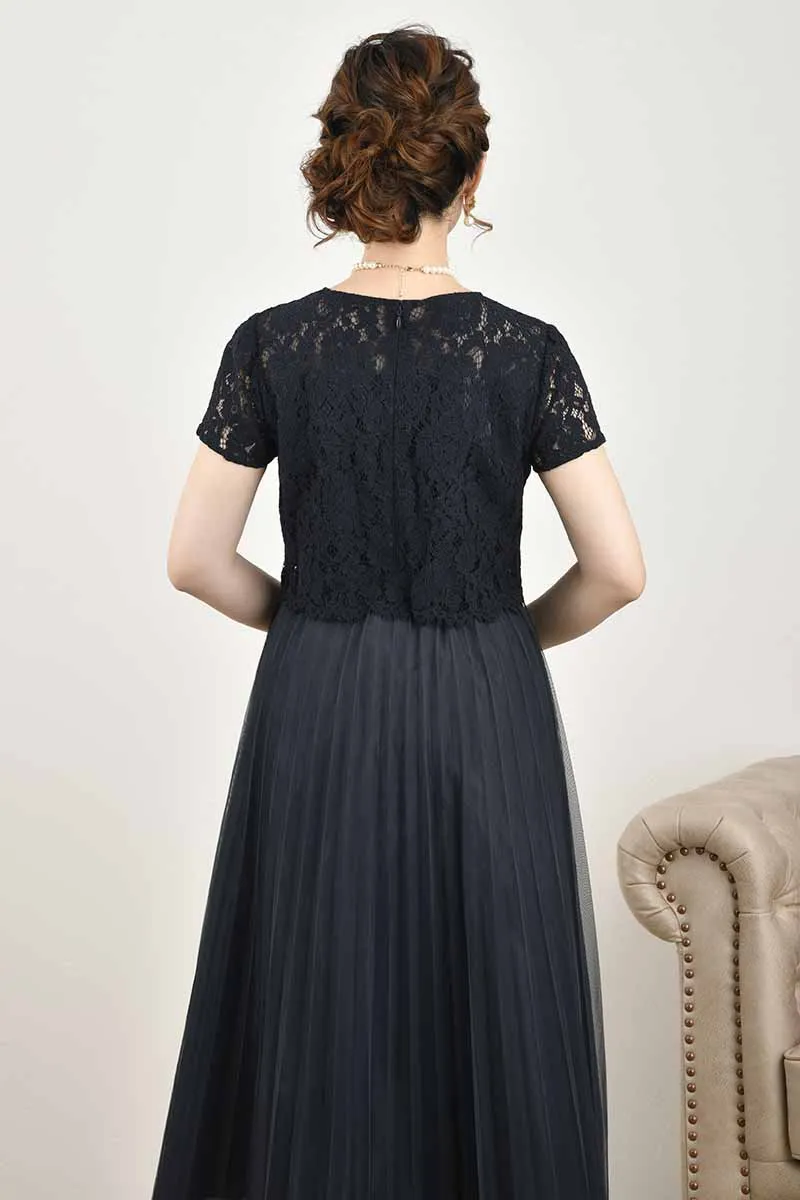 ネイビーのレースコンビチュールドレス