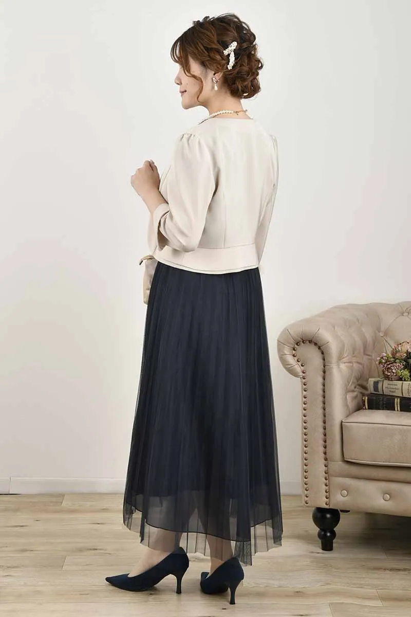 ネイビーのレースコンビチュールドレス