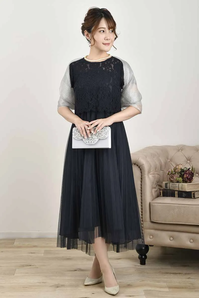 ネイビーのレースコンビチュールドレス