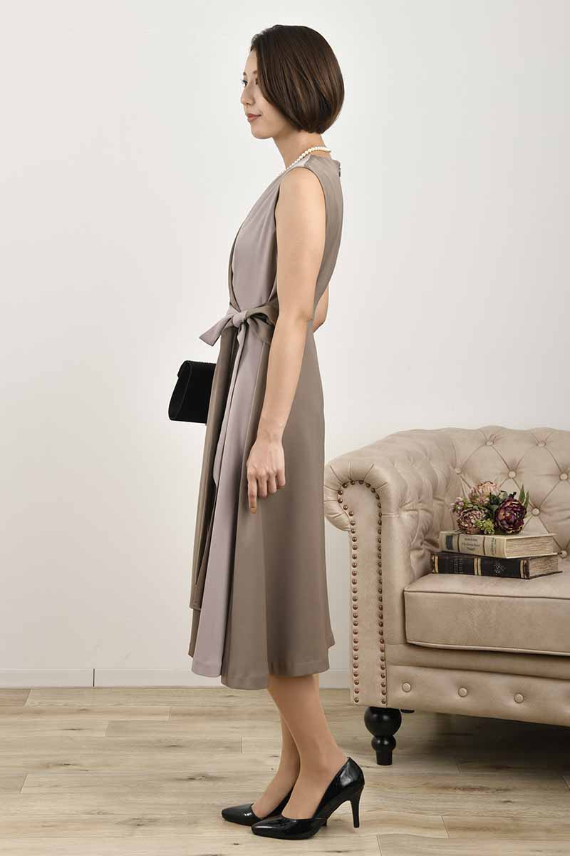 ブラウン×ベージュのカシュクールドレス