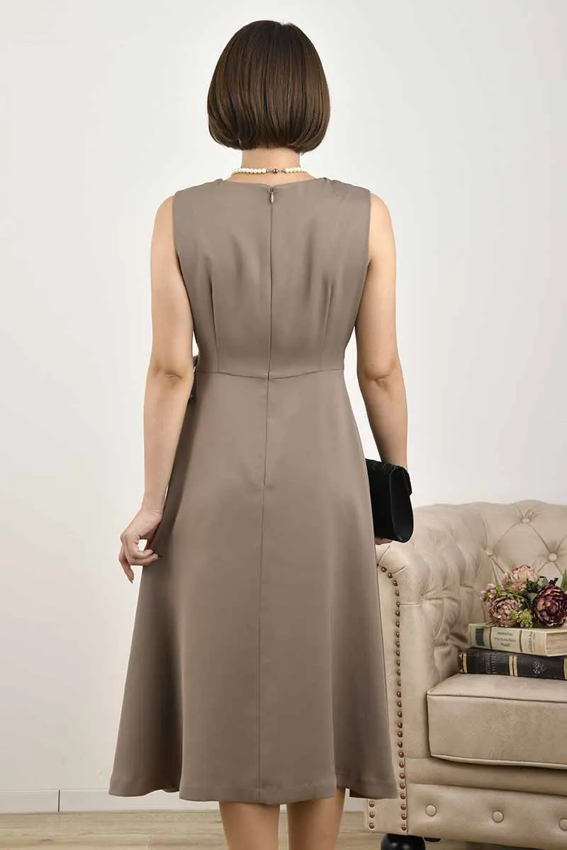 ブラウン×ベージュのカシュクールドレス