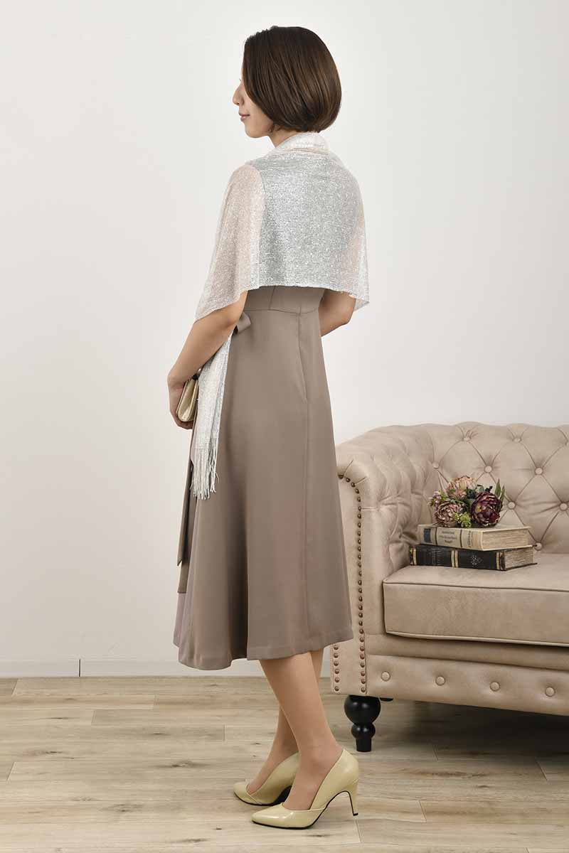 ブラウン×ベージュのカシュクールドレス