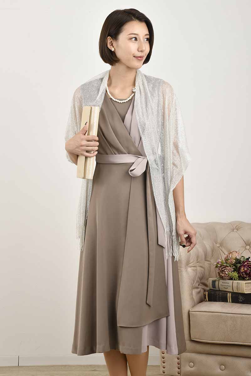 ブラウン×ベージュのカシュクールドレス