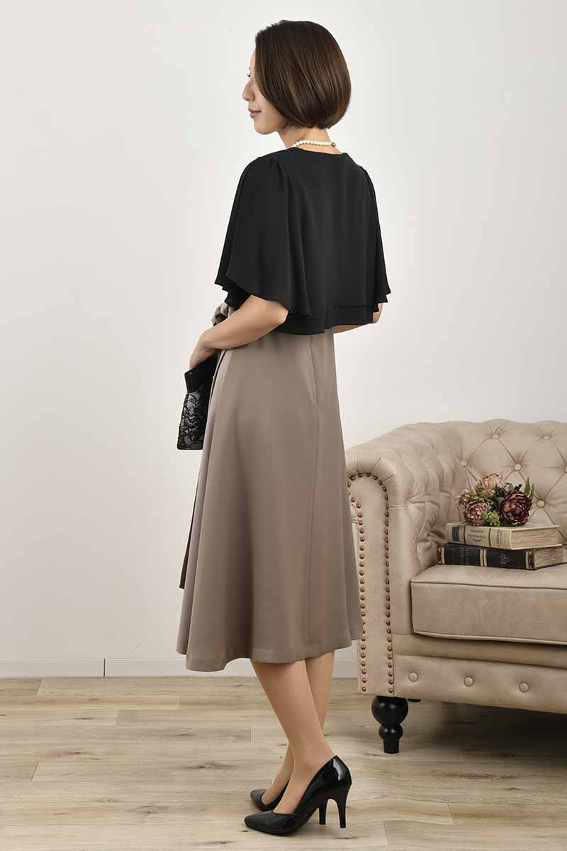 ブラウン×ベージュのカシュクールドレス