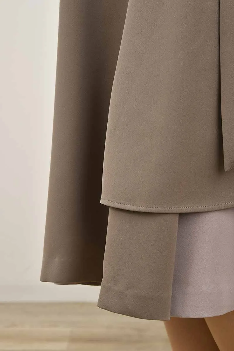 ブラウン×ベージュのカシュクールドレス