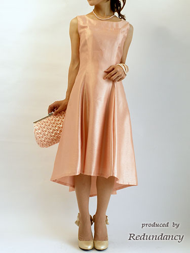 ビンクのフィッシュテールサテンドレス