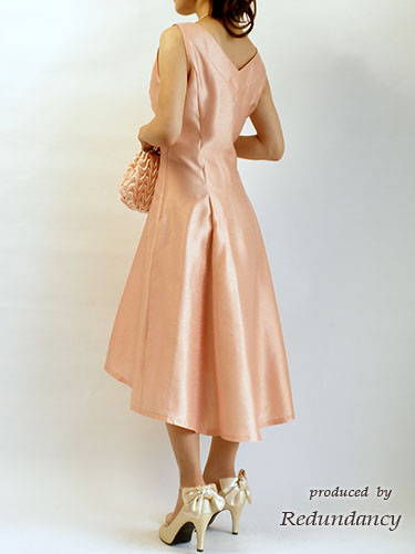 ビンクのフィッシュテールサテンドレス