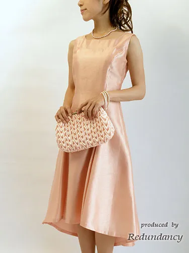 ビンクのフィッシュテールサテンドレス