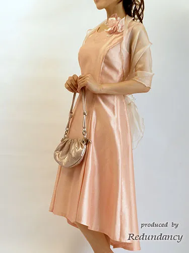 ビンクのフィッシュテールサテンドレス