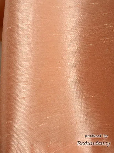 ビンクのフィッシュテールサテンドレス